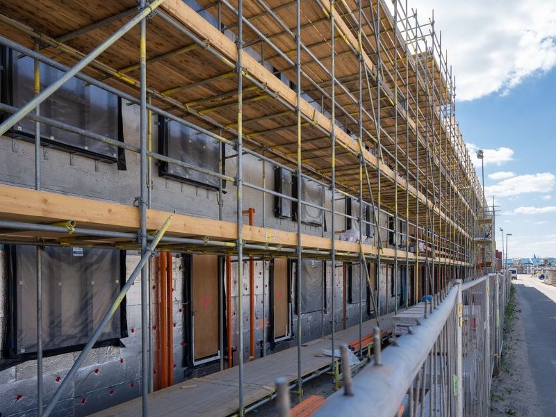 Render system being applied to a commercial building in the UK